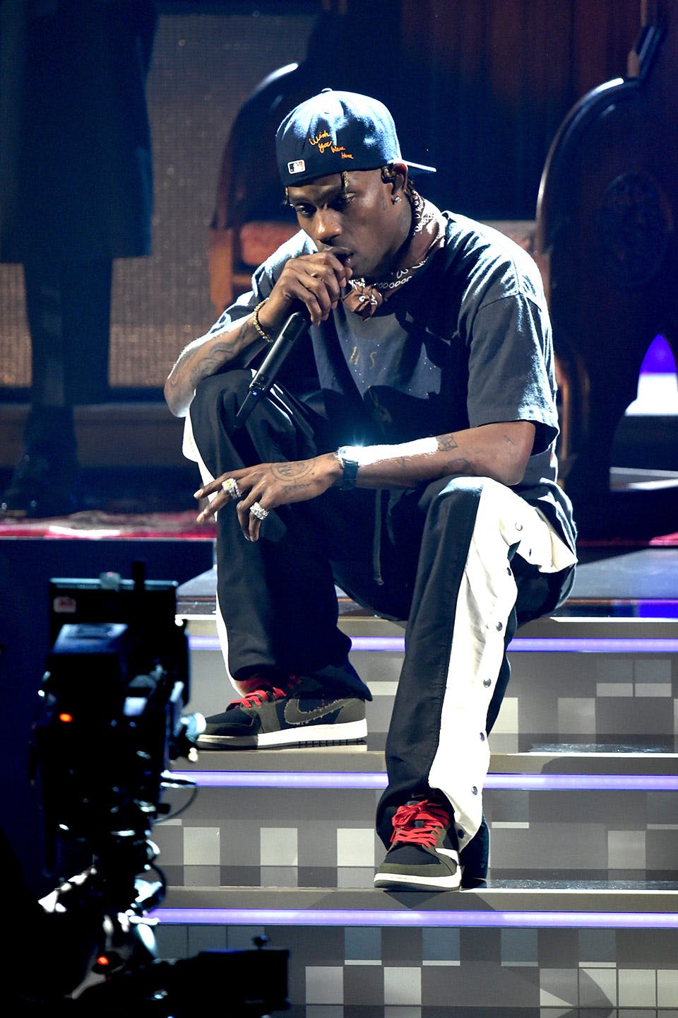 jordan wearing travis scott 1
